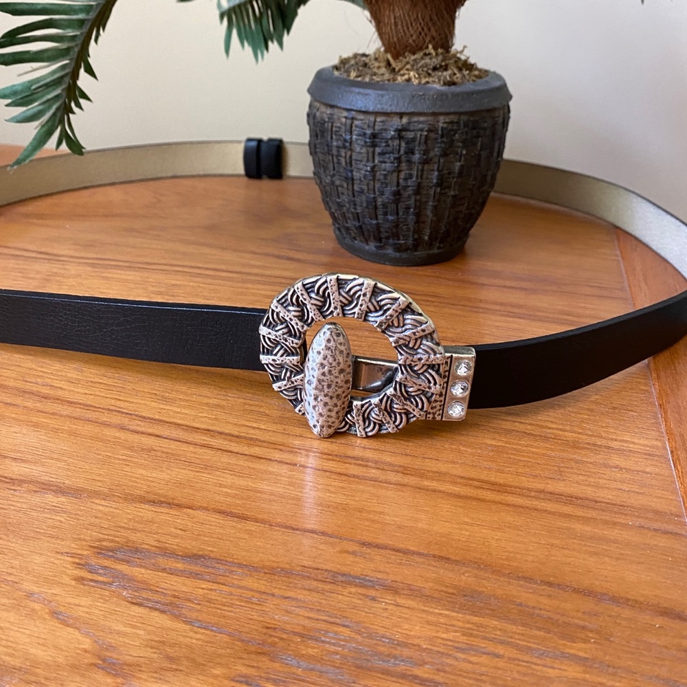 Chico’s black and silver belt 💐🛍